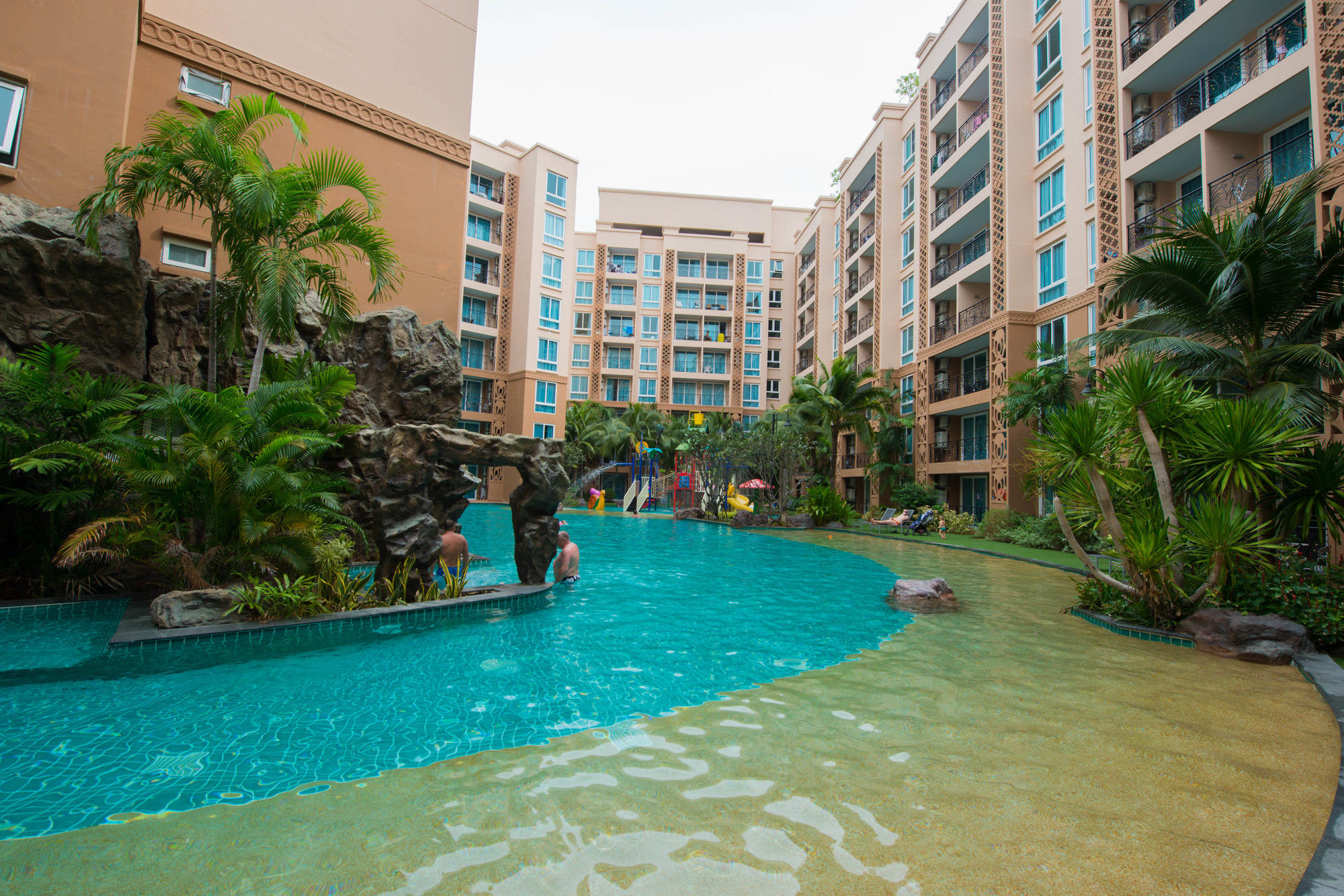 Atlantis Pattaya High Service Jomtien Beach Buitenkant foto