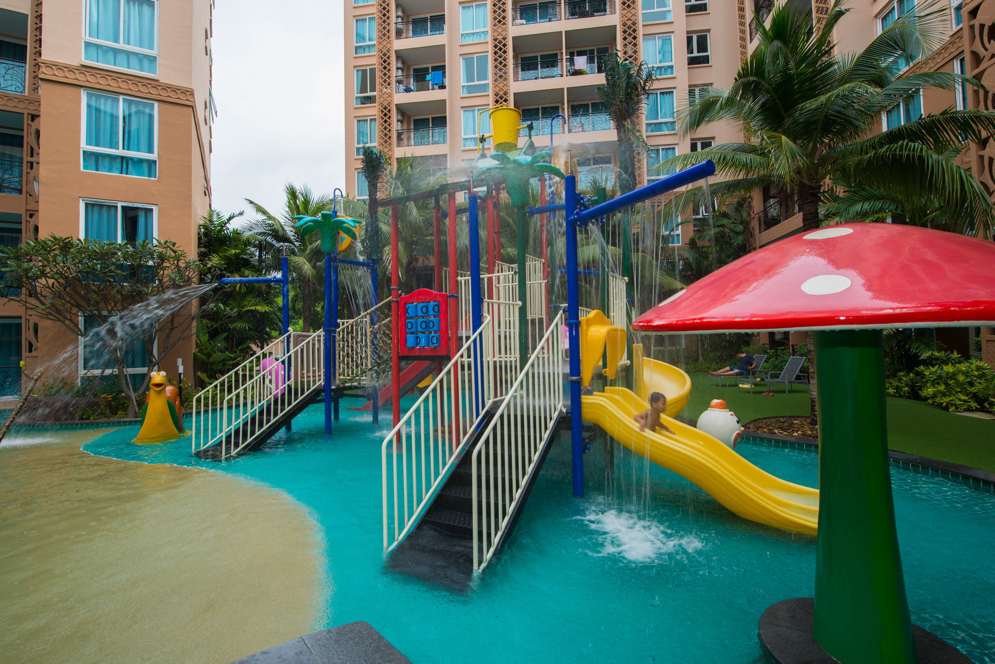 Atlantis Pattaya High Service Jomtien Beach Buitenkant foto