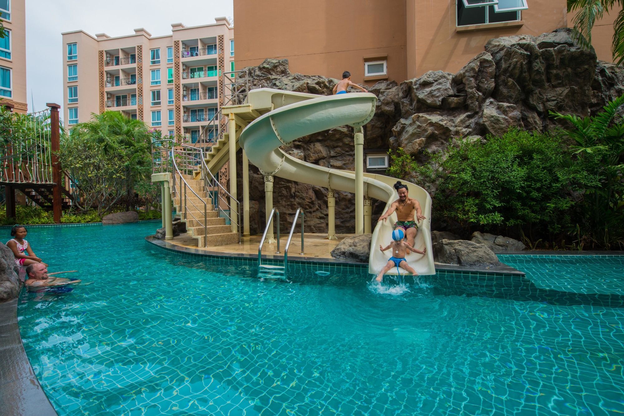 Atlantis Pattaya High Service Jomtien Beach Buitenkant foto